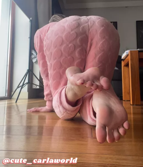 On your knees and sniff 🫦