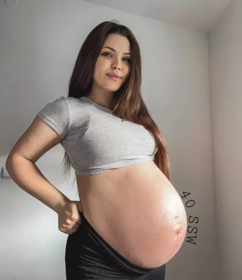Sexy preggo milf