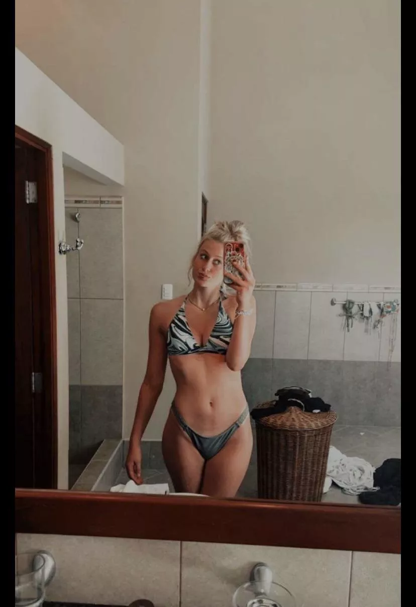 Thick Blonde in White and Green