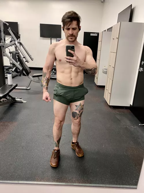 Today’s gym bod…should I get naked?