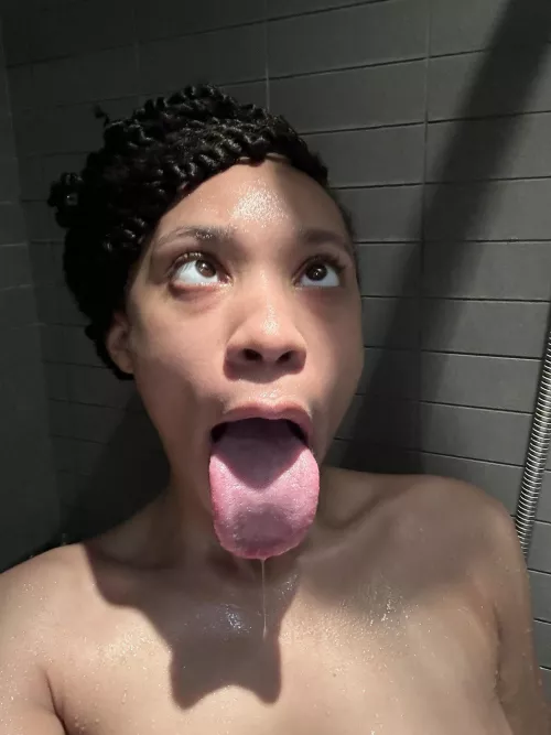 When the tongue comes out, get cumming!