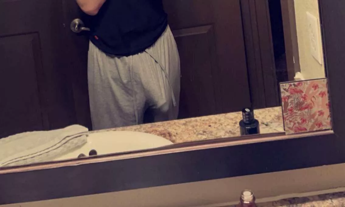 [22]DM me for my snap if you want some cock and you have a nice fat ass