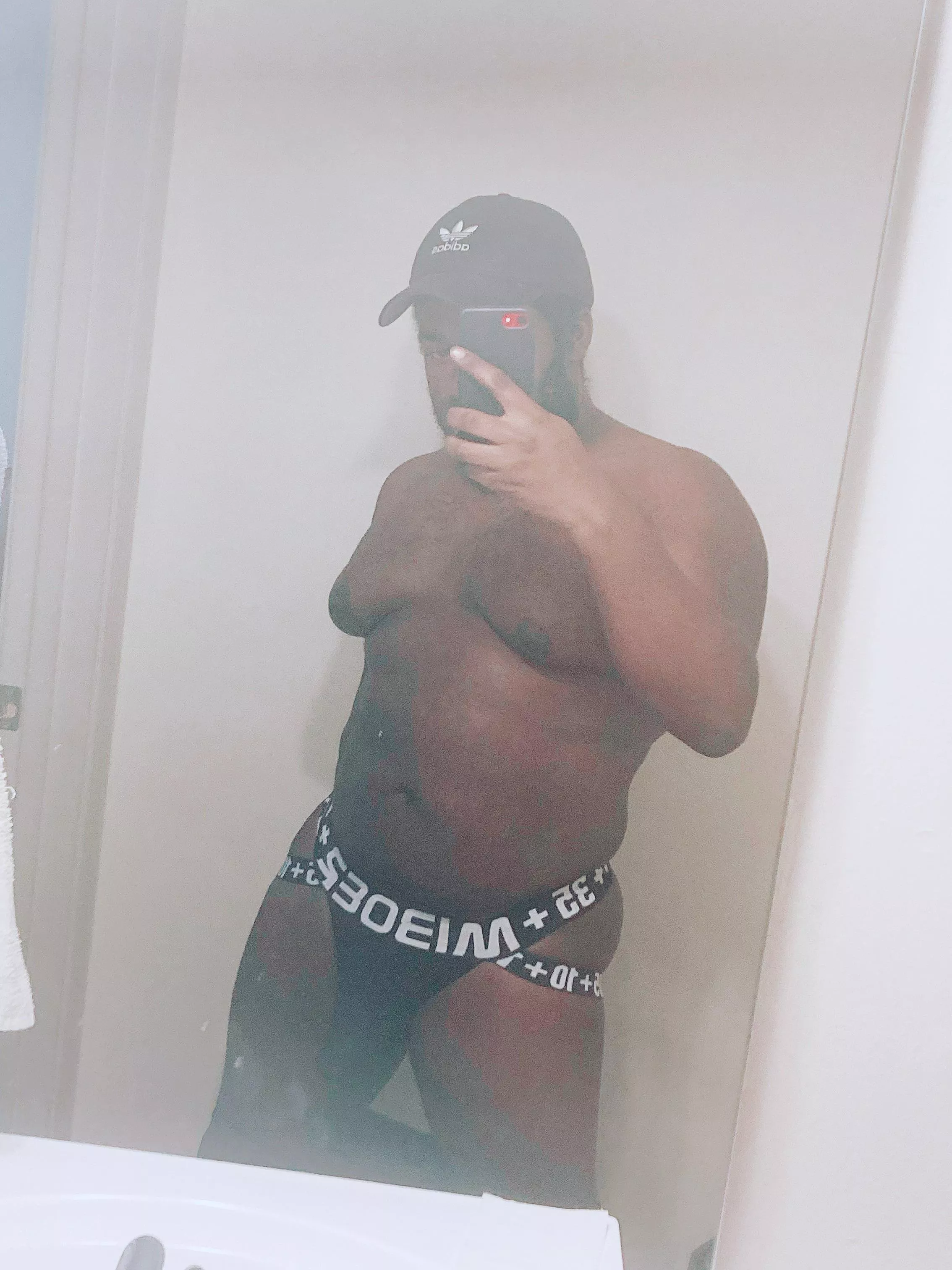 Anybody wanna go live rn with a horny black bear 🤤🤤😈🥵