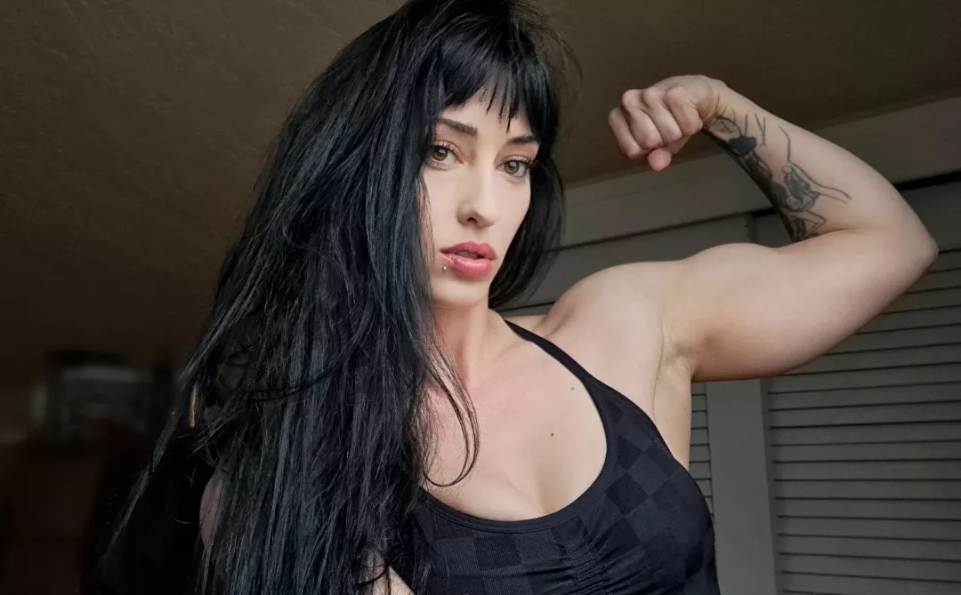 Average upper body skipper