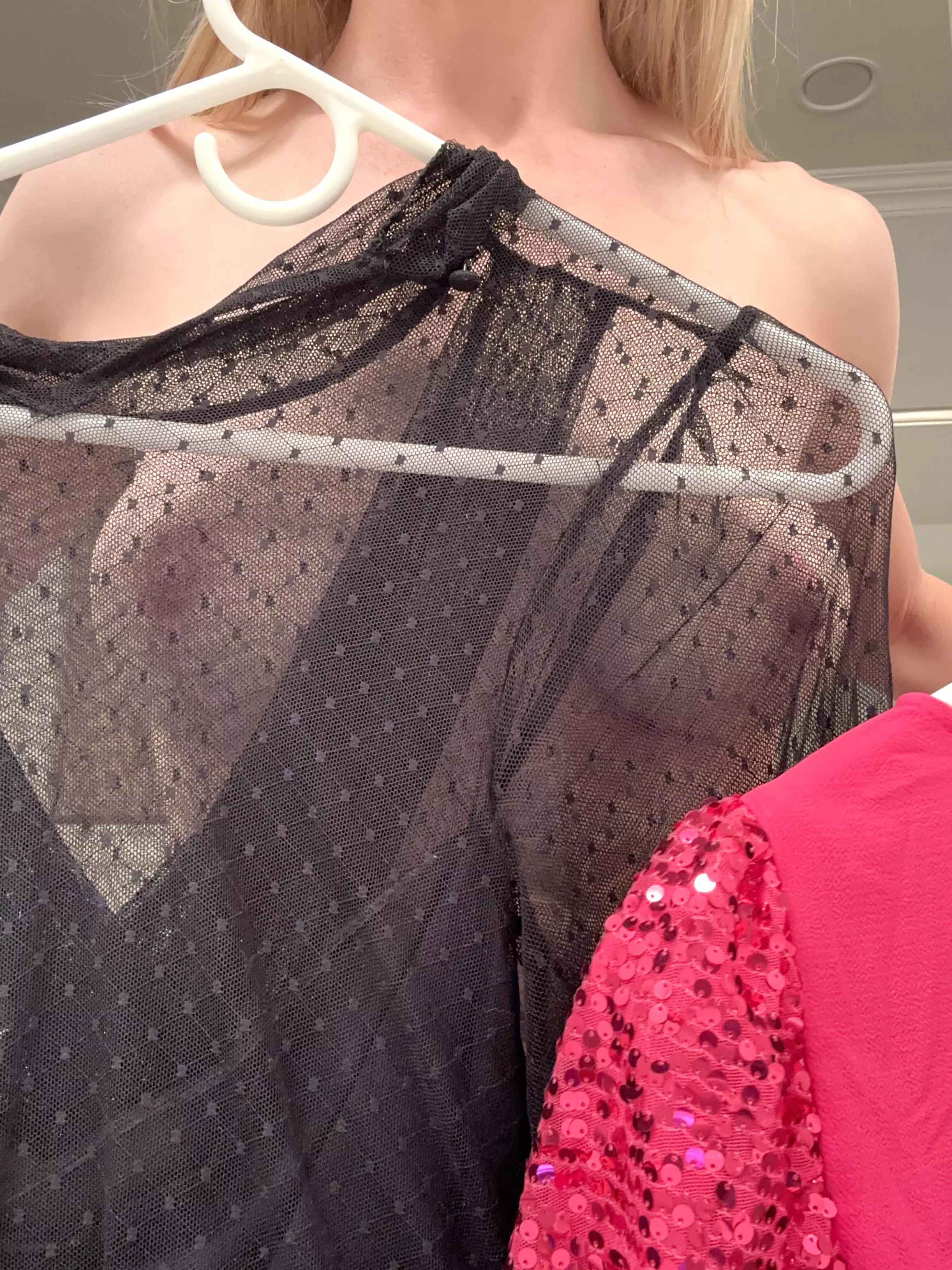 black or pink today 🖤💗