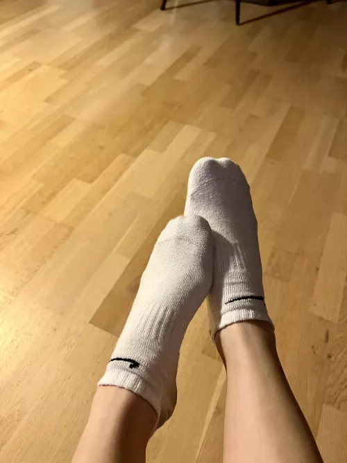 Go down on your knees and smell my socks 😈