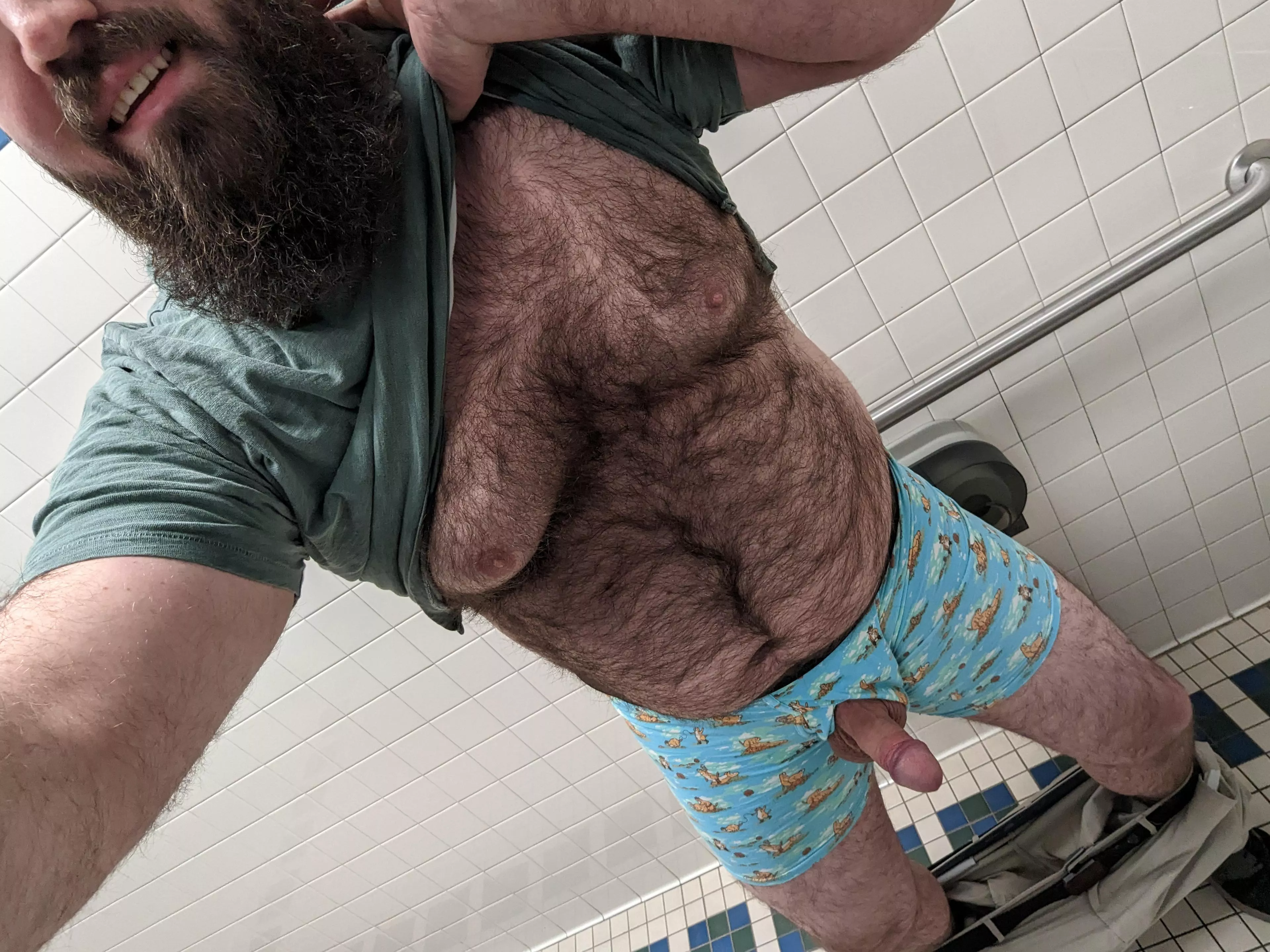 Had to go into the office today... Who wants to help me pass the time?! 😏😏