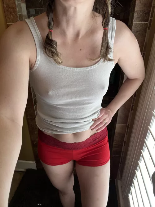 Happy Monday from me and my nipples! 😜