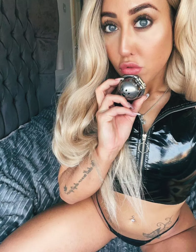 I want your little cock to be shrunk even smaller… Until it fits perfect inside My tiny cage! 🗝