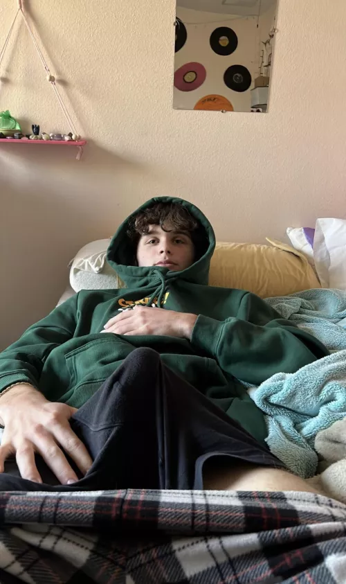 i’ll wait for you in bed like this every morning :)