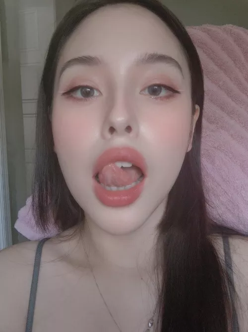 I'm a hopless romantic with a dirty mind.