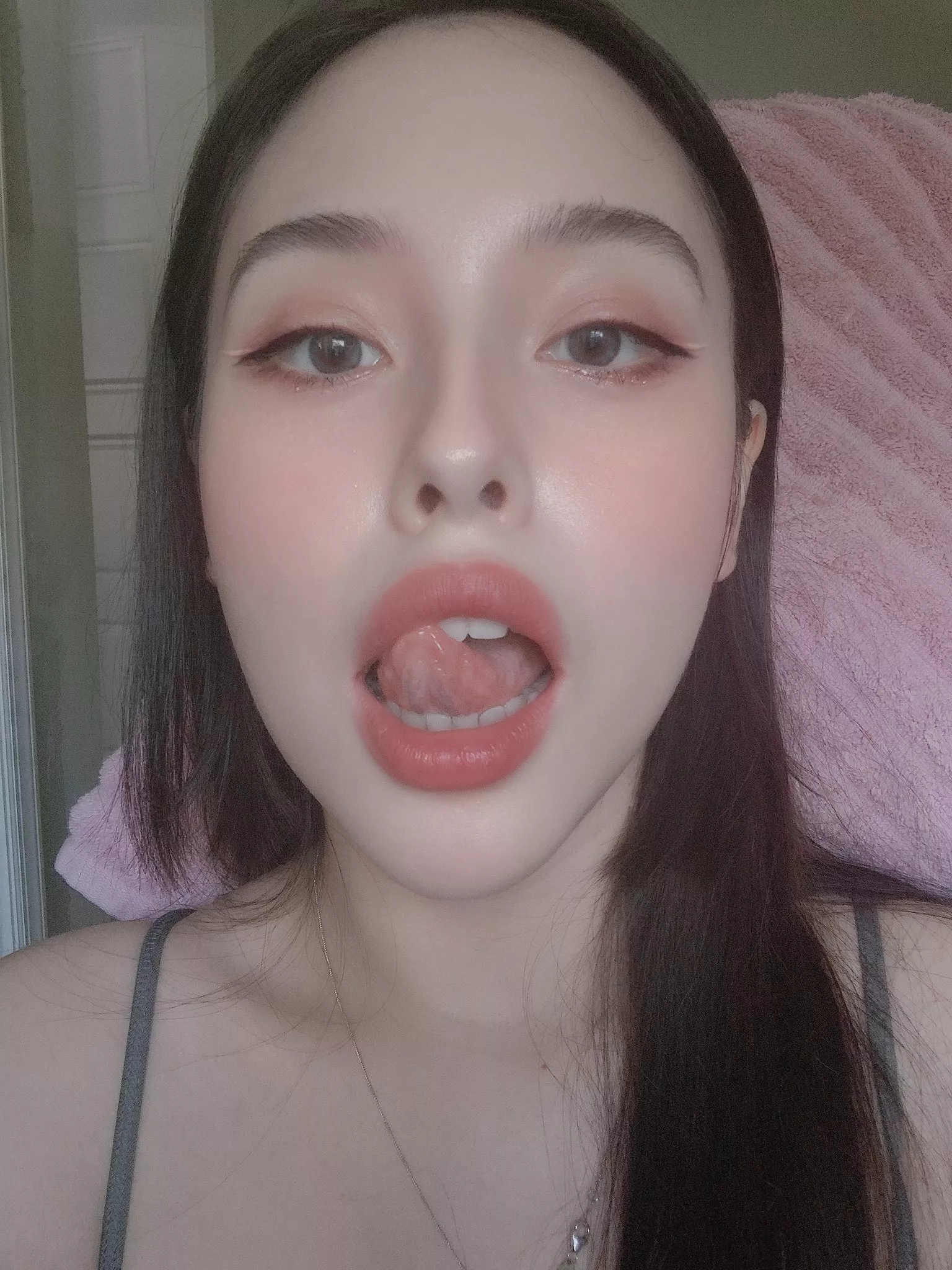 I'm a hopless romantic with a dirty mind.