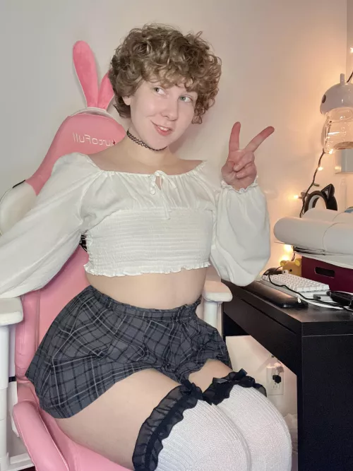 let’s ignore how pale i look and focus on how cute this outfit is instead :3