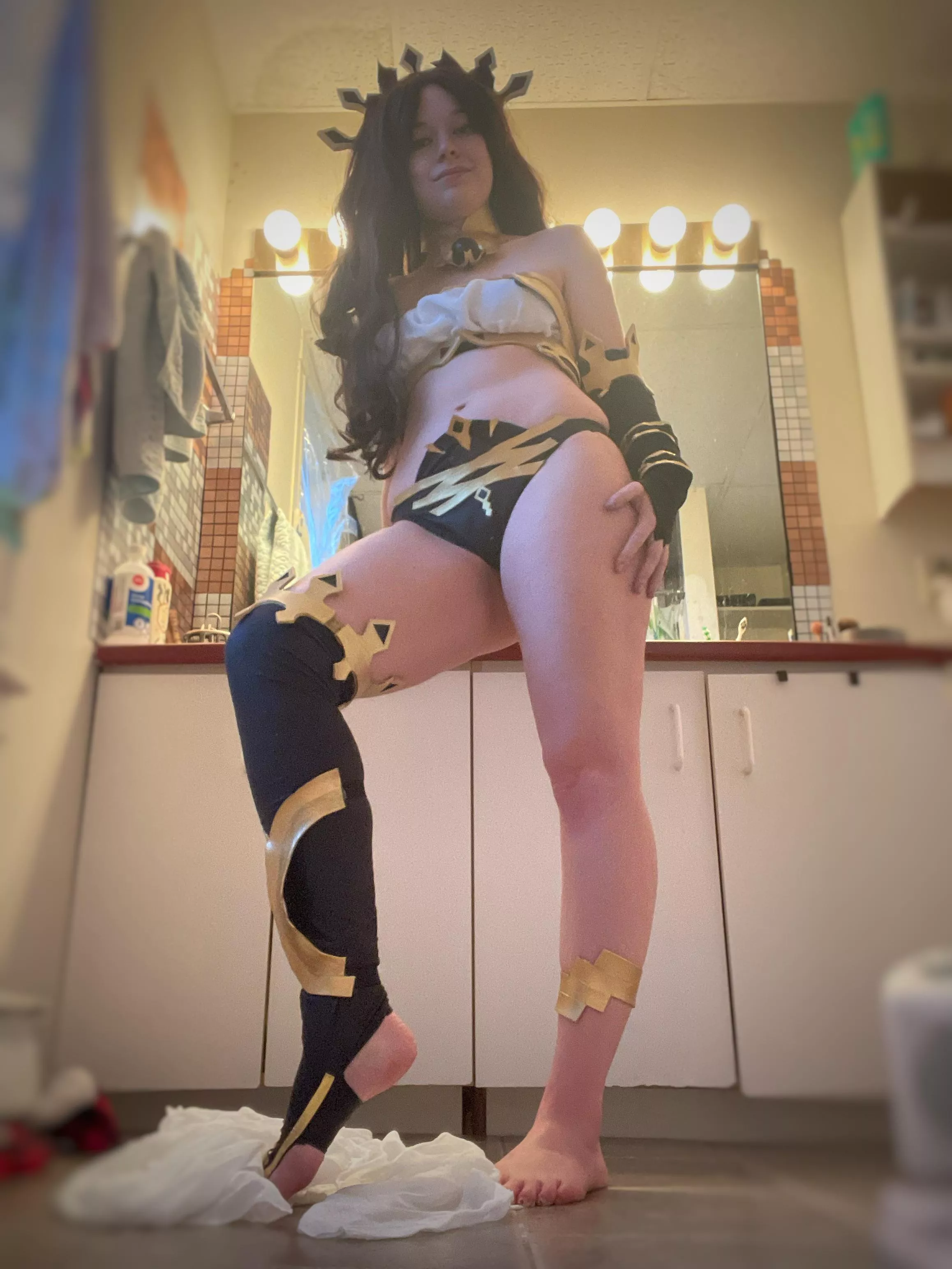 my ishtar cosplay is finally done m after 6 months 🖤