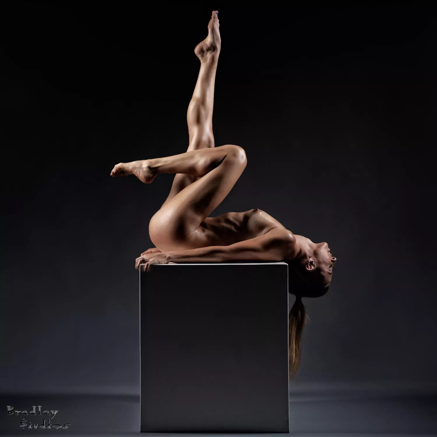 My latest figure photoshoot after cutting super hard :)