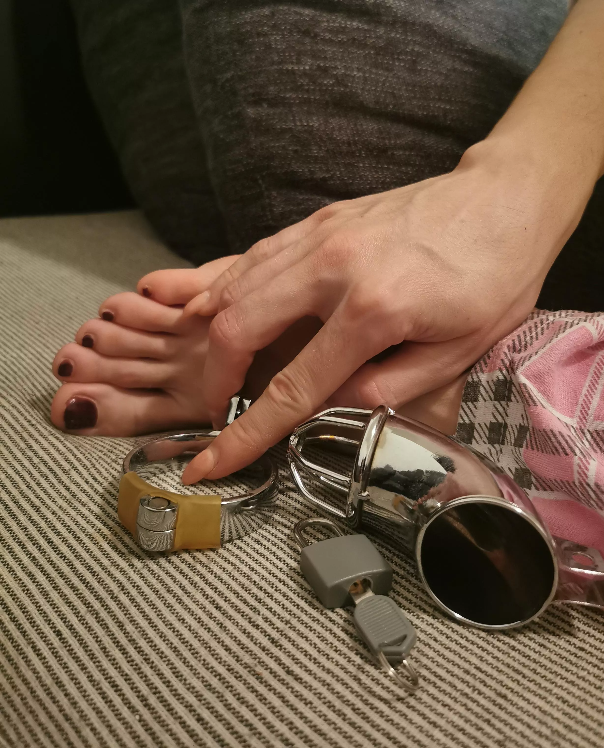 My new favourite toy. We are now on day 4/10 of chastity challenge 🔥👩‍🎓