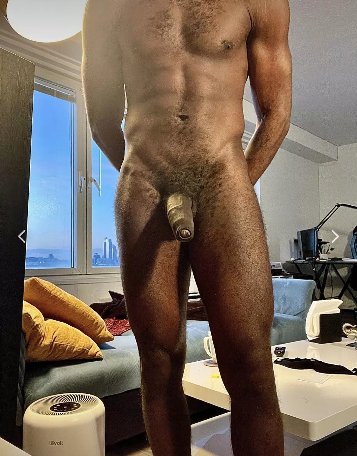 Old pic, got bigger legs now :)[M]