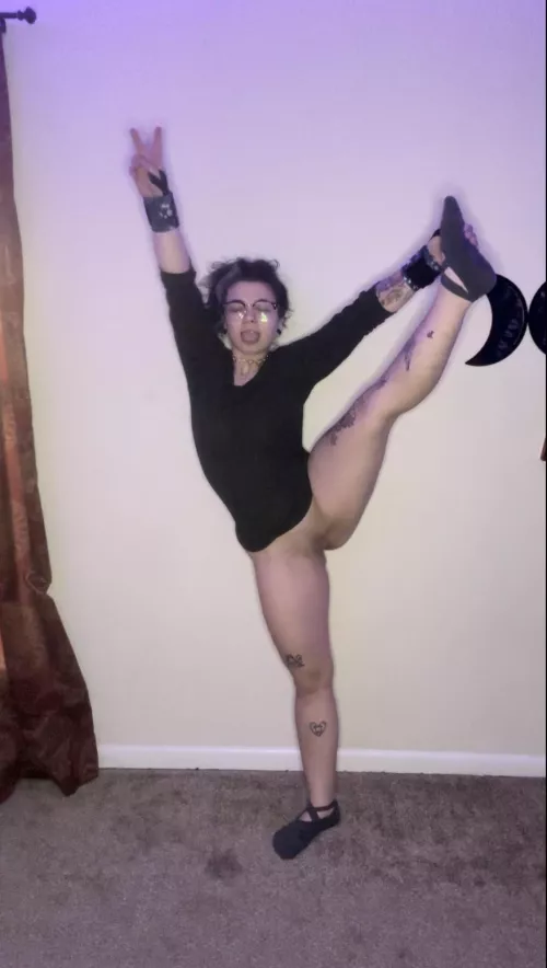 Piercings, big booty AND im flexible (F23)