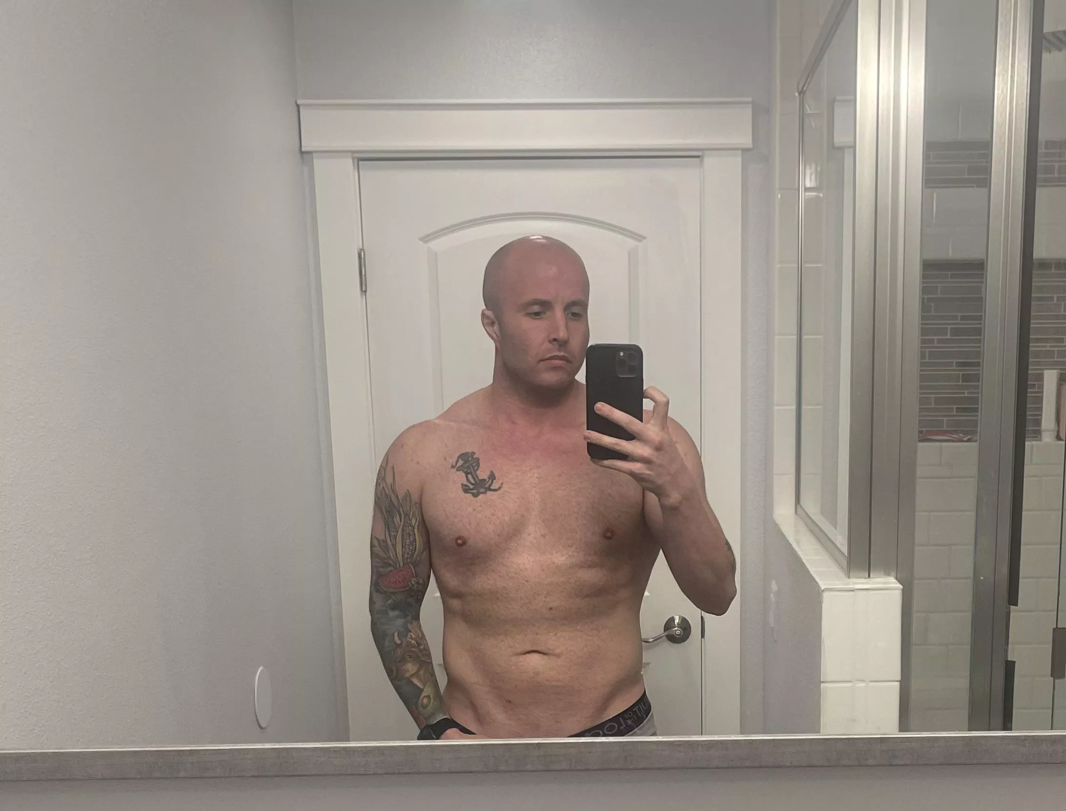 Quick pic before my ridiculously hot shower. 🚿