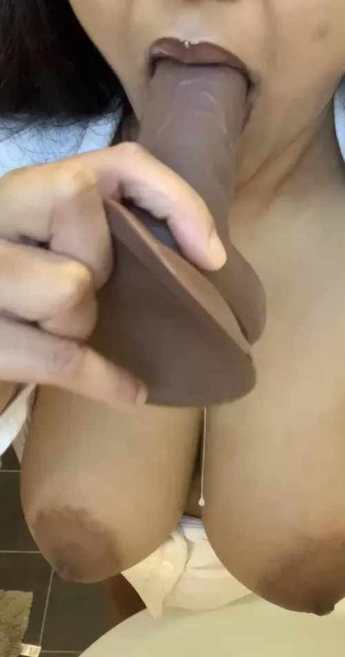 So many places to look in one pic [F]💦