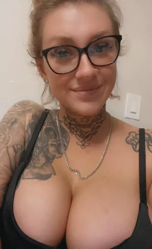 Sub to my free OF you will love all my naughty content link in comments