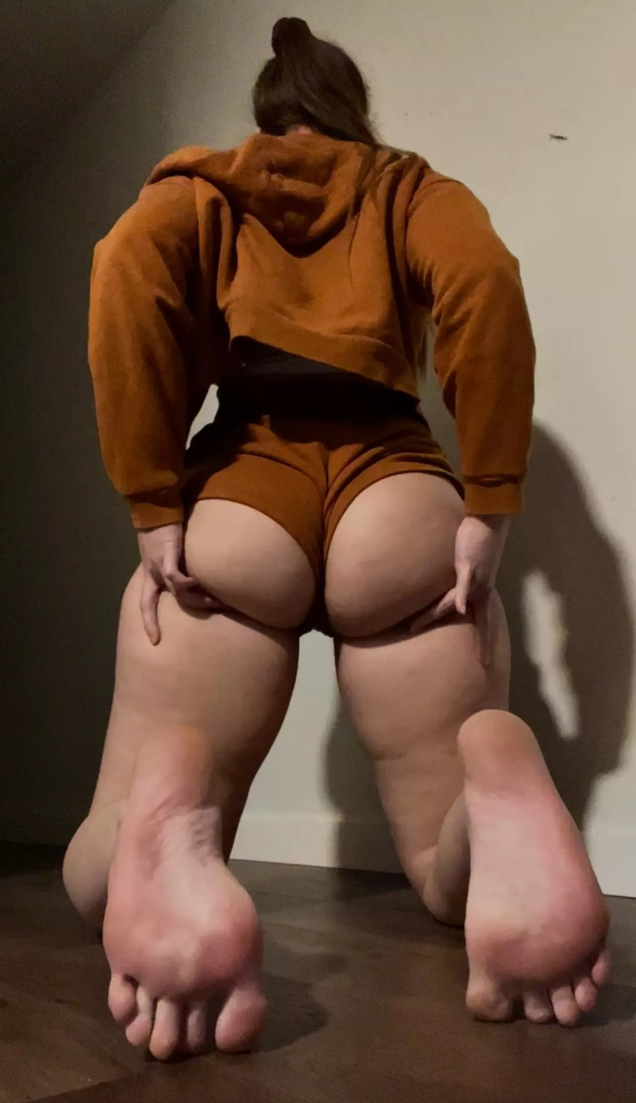 Tall and thick… ready to suck dick🥵💦 23[f]