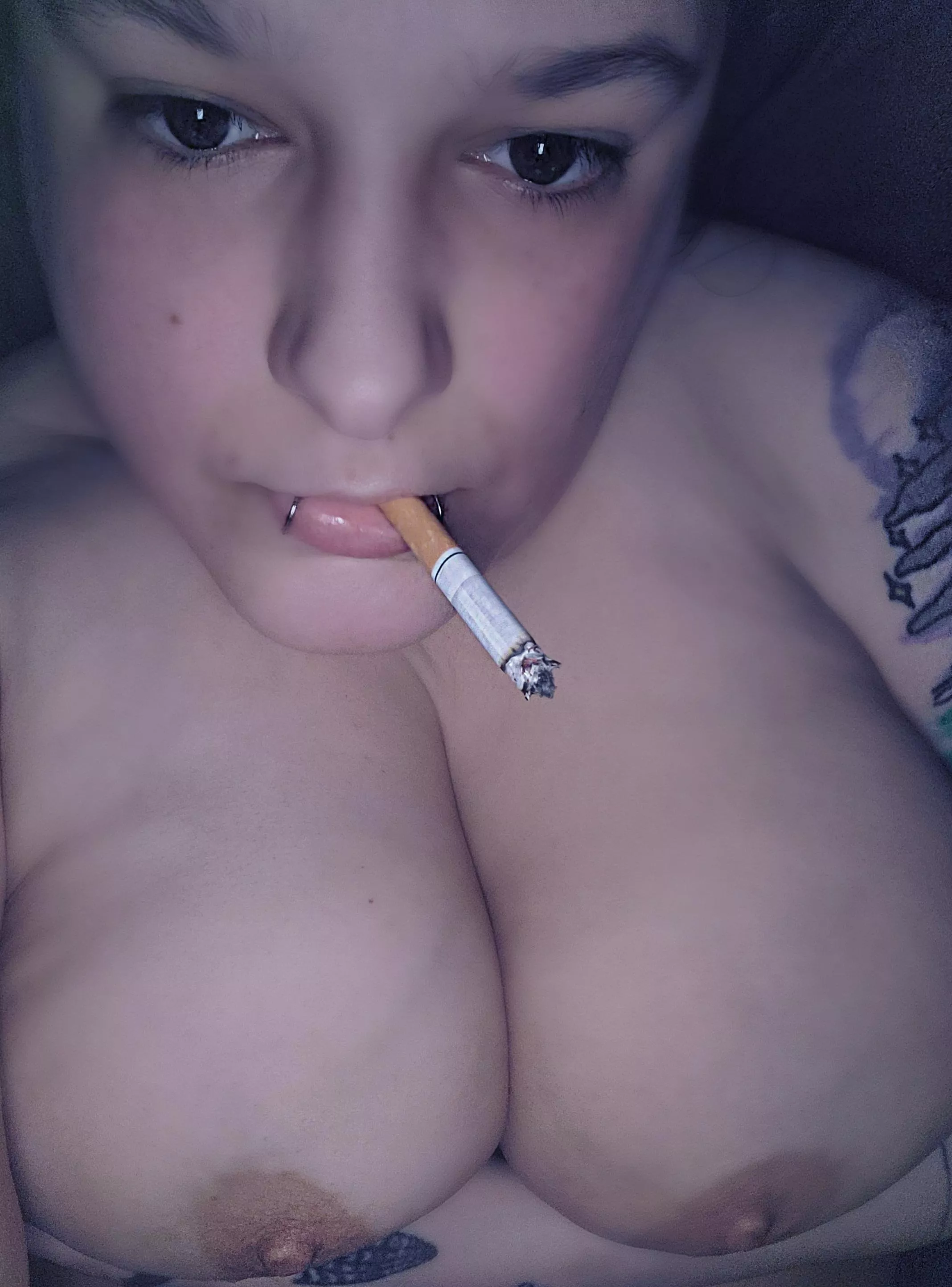 Tits and cigarettes 🖤🚬