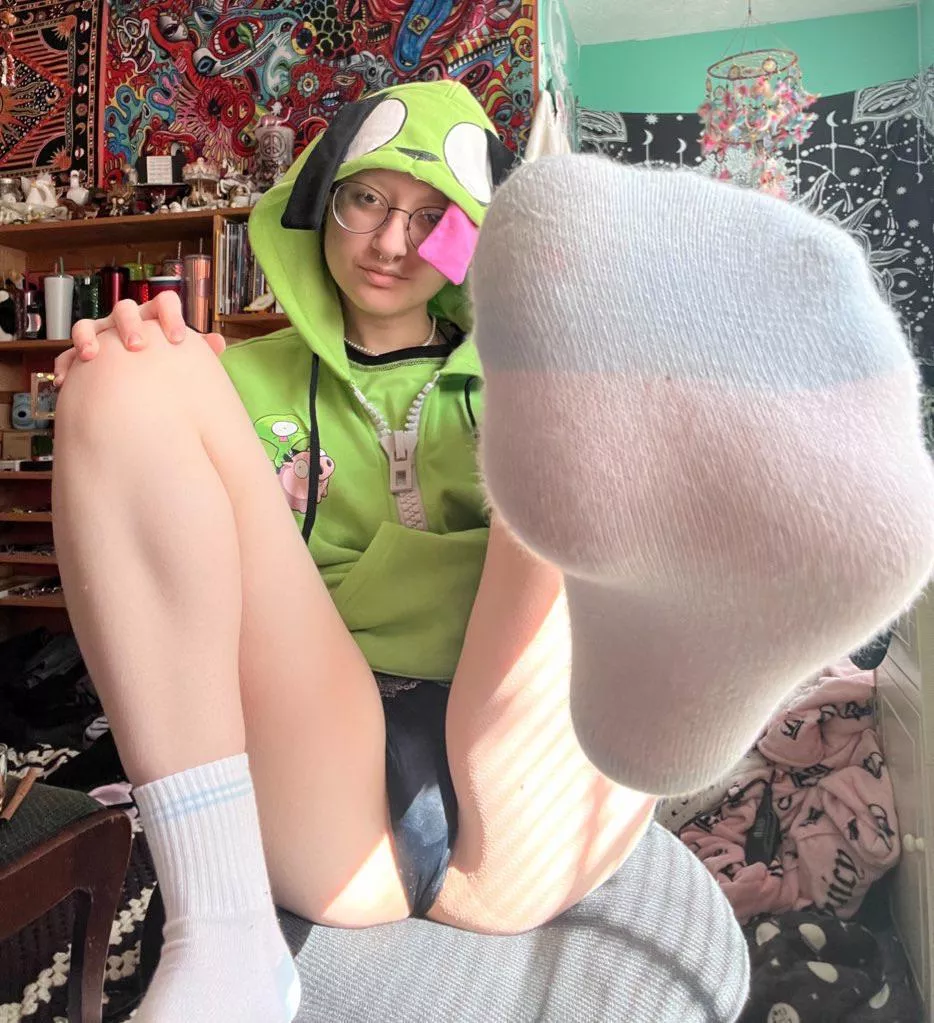 watch invader zim and chill? 💚