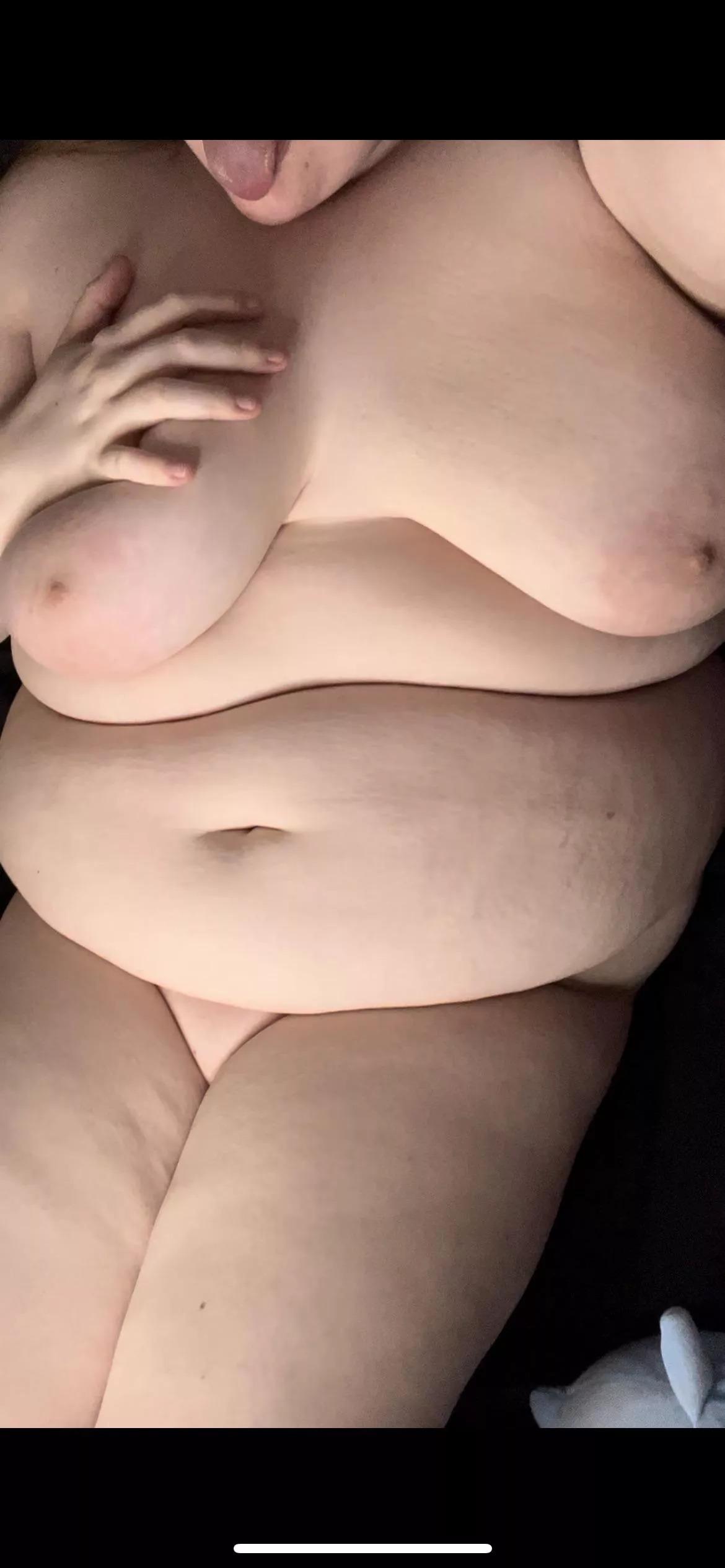 What did you noticed first about this pic? 😜🤭