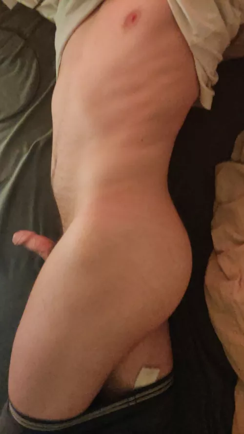 18 horny. Love older. Dm me