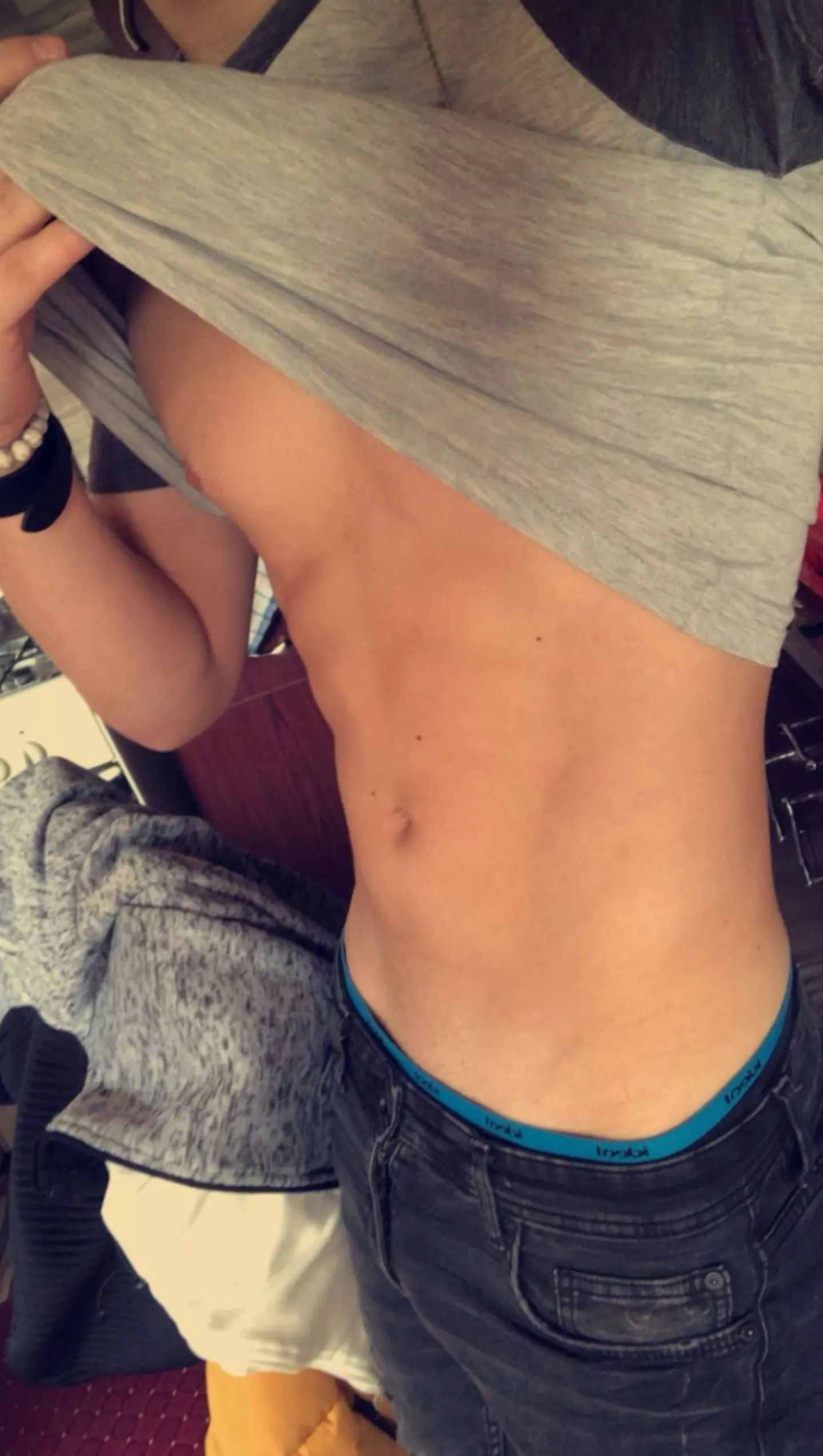 23 Hmu if you wanna chat