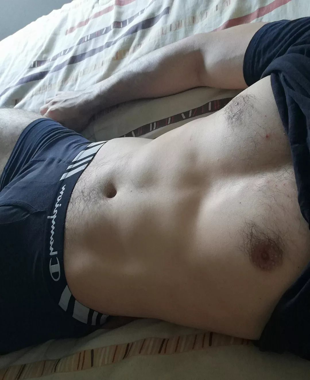 24 good looking Crossfit guy looking for a bromance or jo buddie that shows face too. bearded or blonde + sc: Craigrichey19