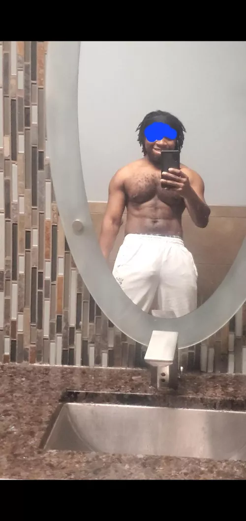 36M Hung black male seeking hotwives. Willing to travel.