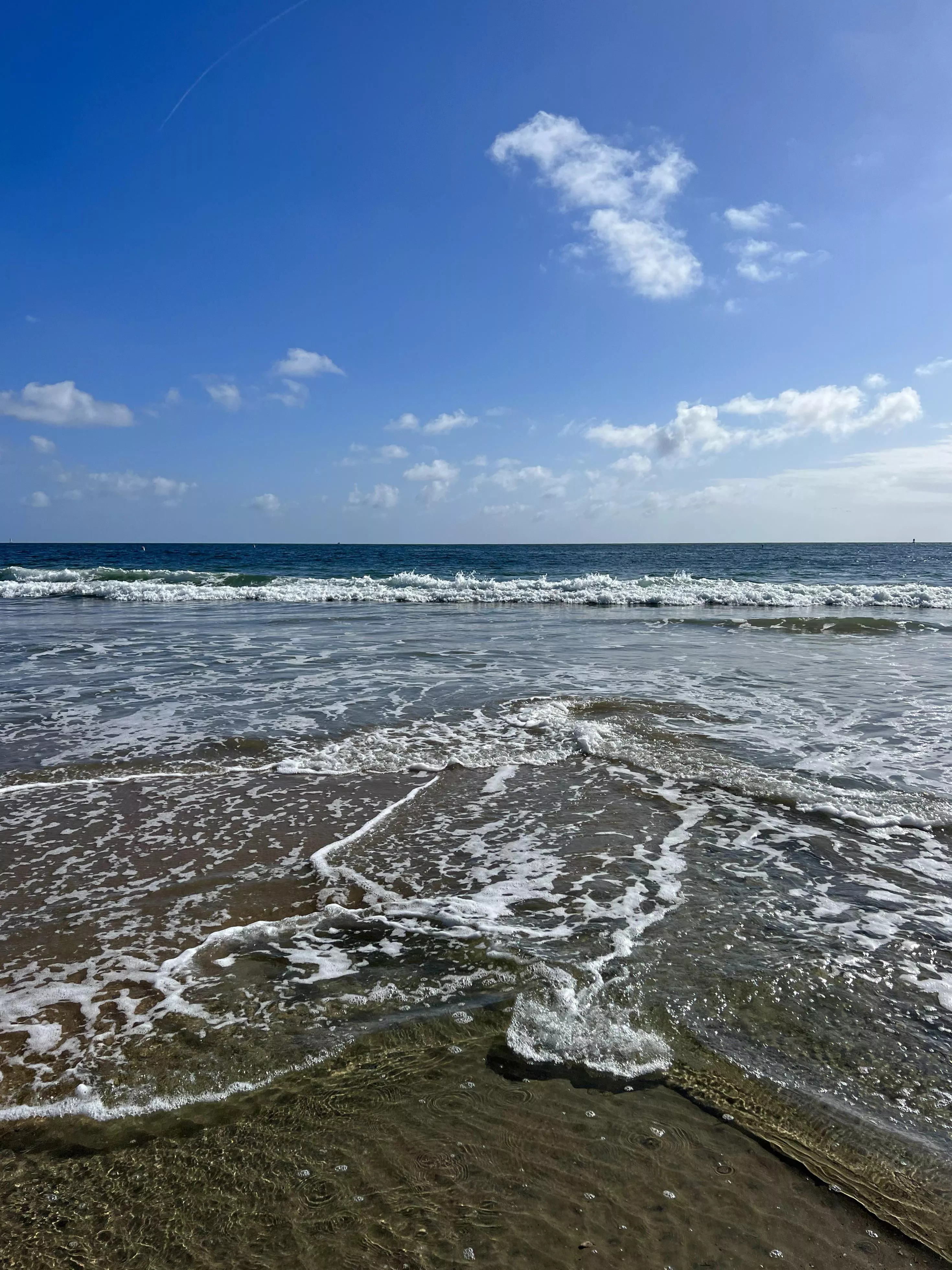 Beautiful day at Corona del Mar State Beach in Newport Beach California
