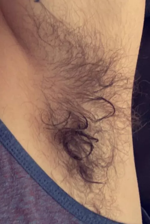 Does anyone else love when you’re sweaty and get armpit curls?