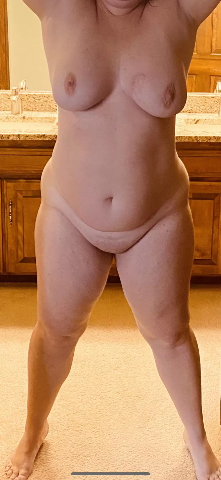 F 46, 212lbs, 5’7”. Trying to lose the extra on my hips and belly. Kind of brings me down at times. F 46, 212lbs, 5’7”. Trying to lose the extra on my hips and belly. Kind of brings me down at times.