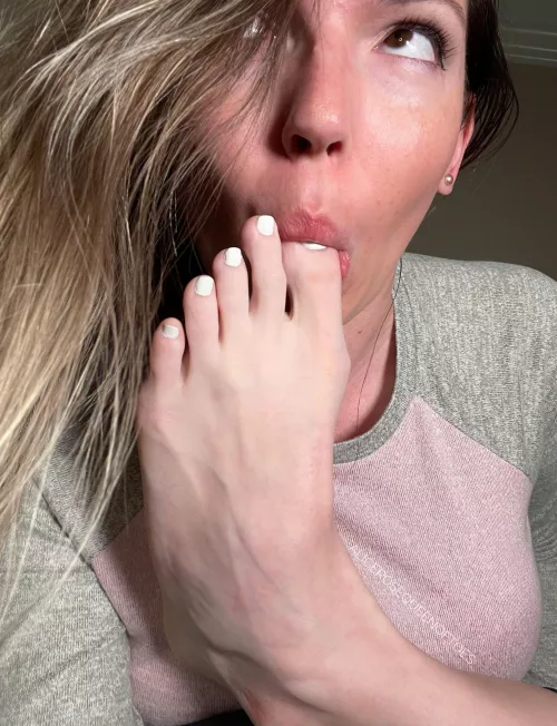 Happy Toesday! You can have my other foot 😉