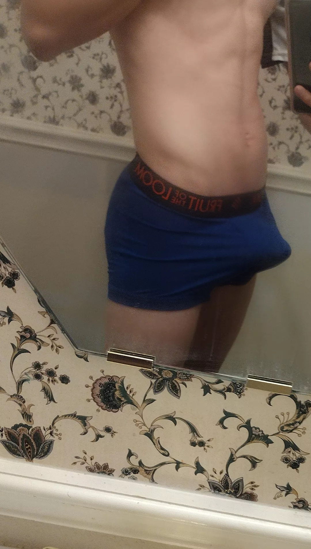 Hmu if you wanna see me with no underwear on...