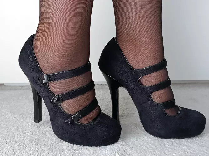 I feel so cute in these...