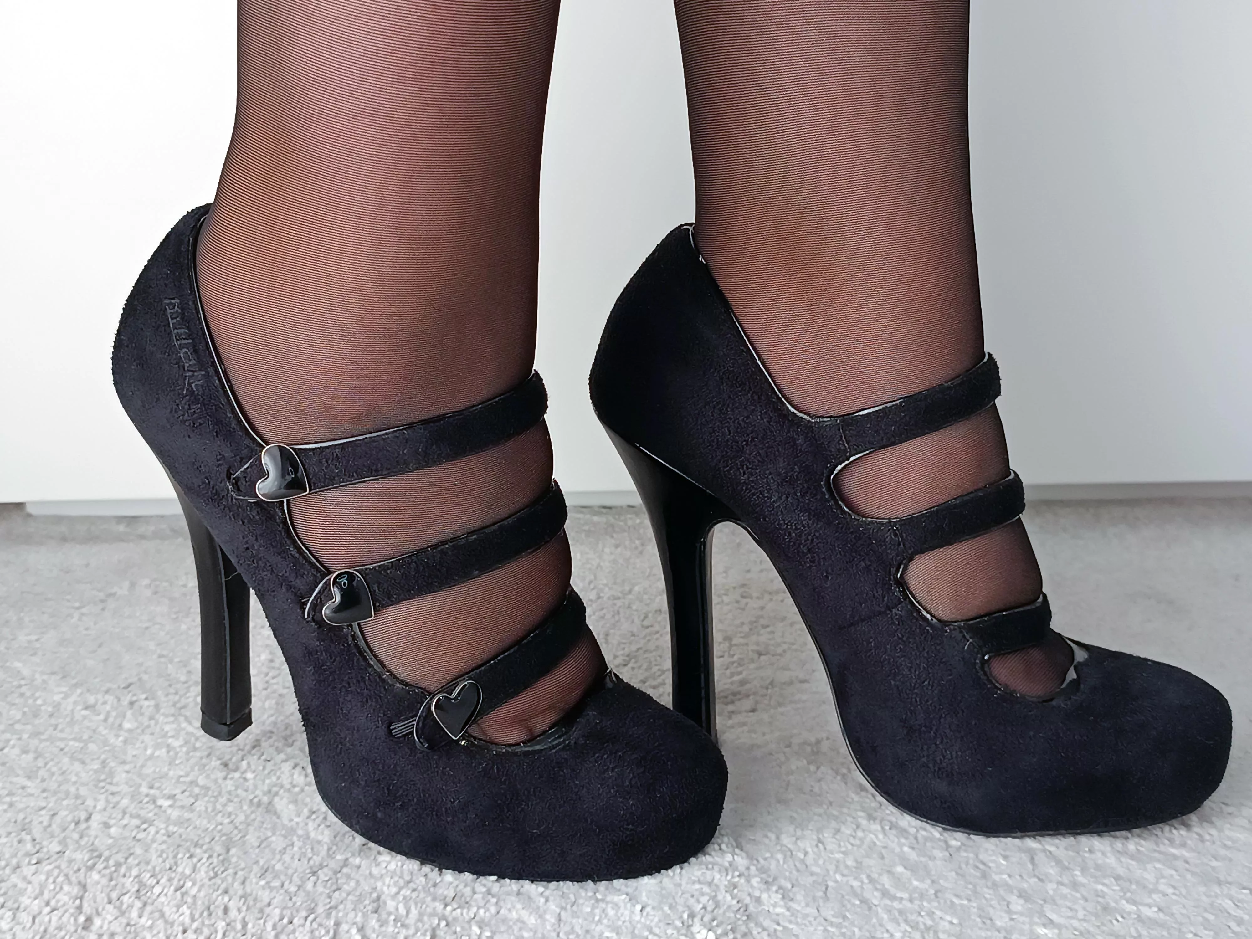 I feel so cute in these...