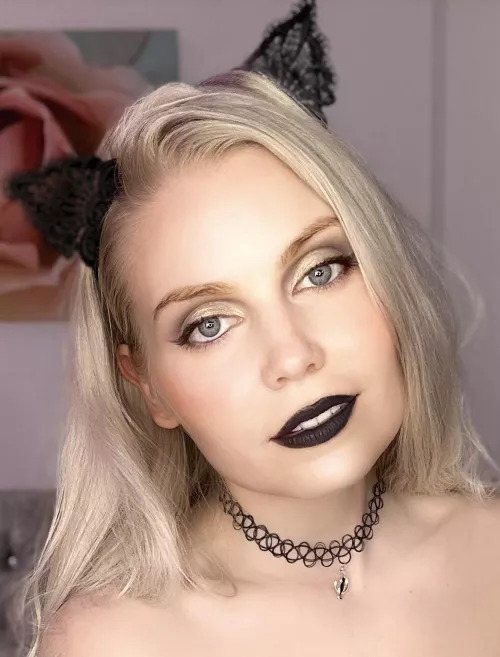 I wanna be your obedient goth pet