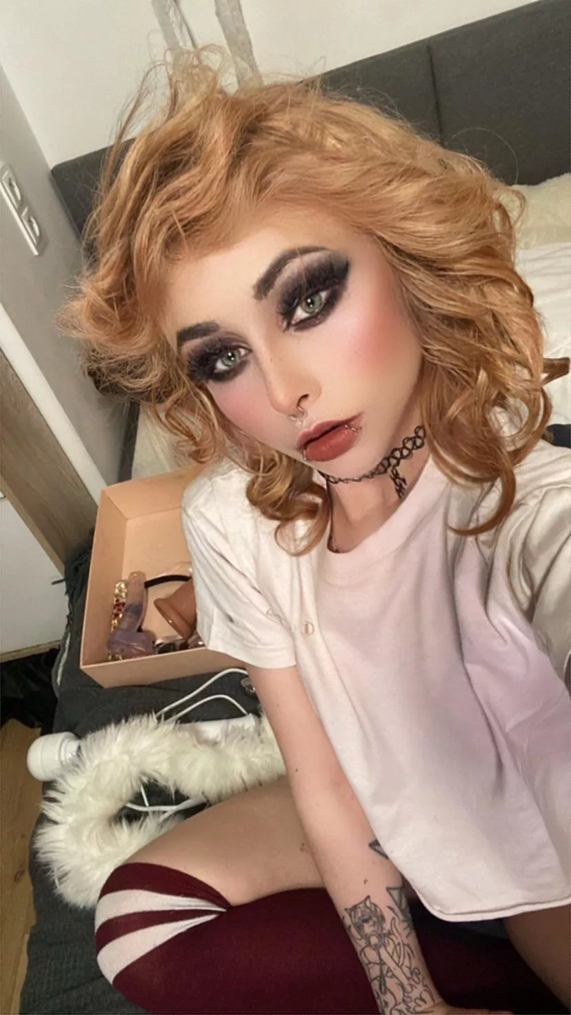 I will be streaming in around 20-30 minute ❤️ https://m.chaturbate.com/cloudie_x3/