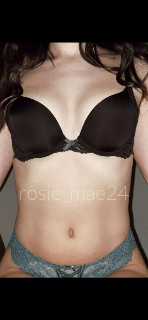 Ideally you would grab my hips while I ride you🤭