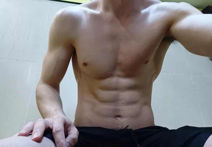 Look at my armpit whild I pull your head closer