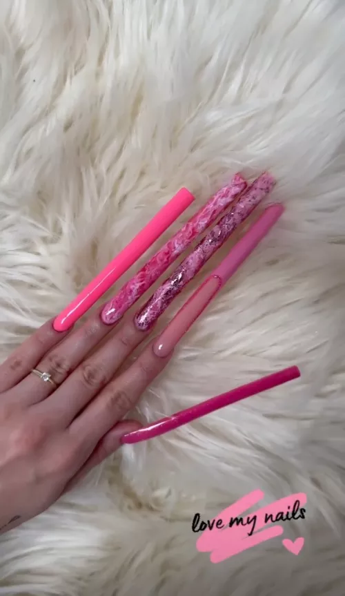 Love long pink nails 😊
