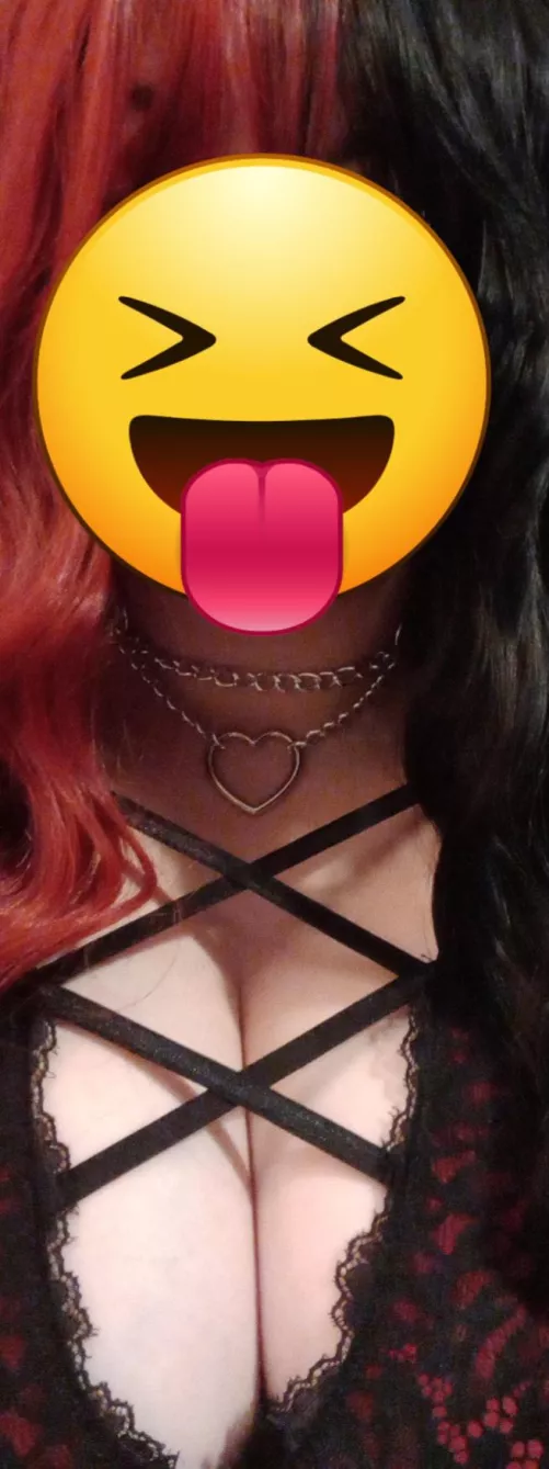 Love my new collar from my master 😝