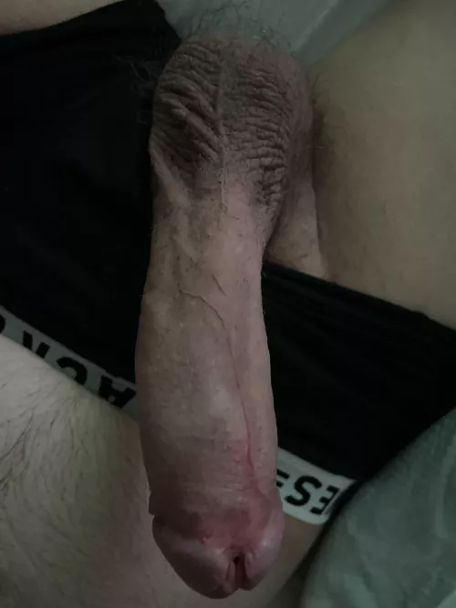 M21 is looking for women who would like to show me their feet or would like to write