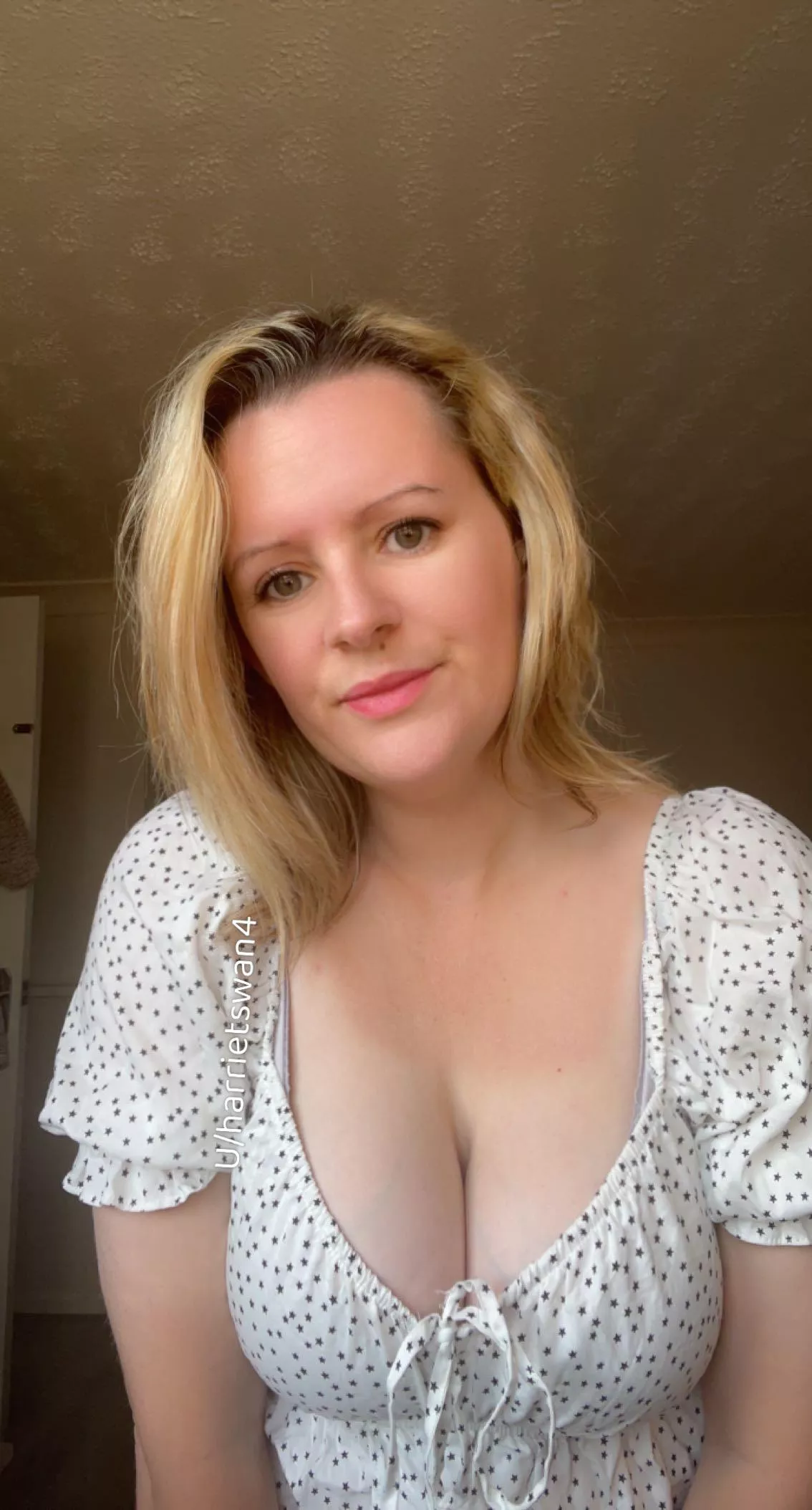 Mommas big titties 🍒