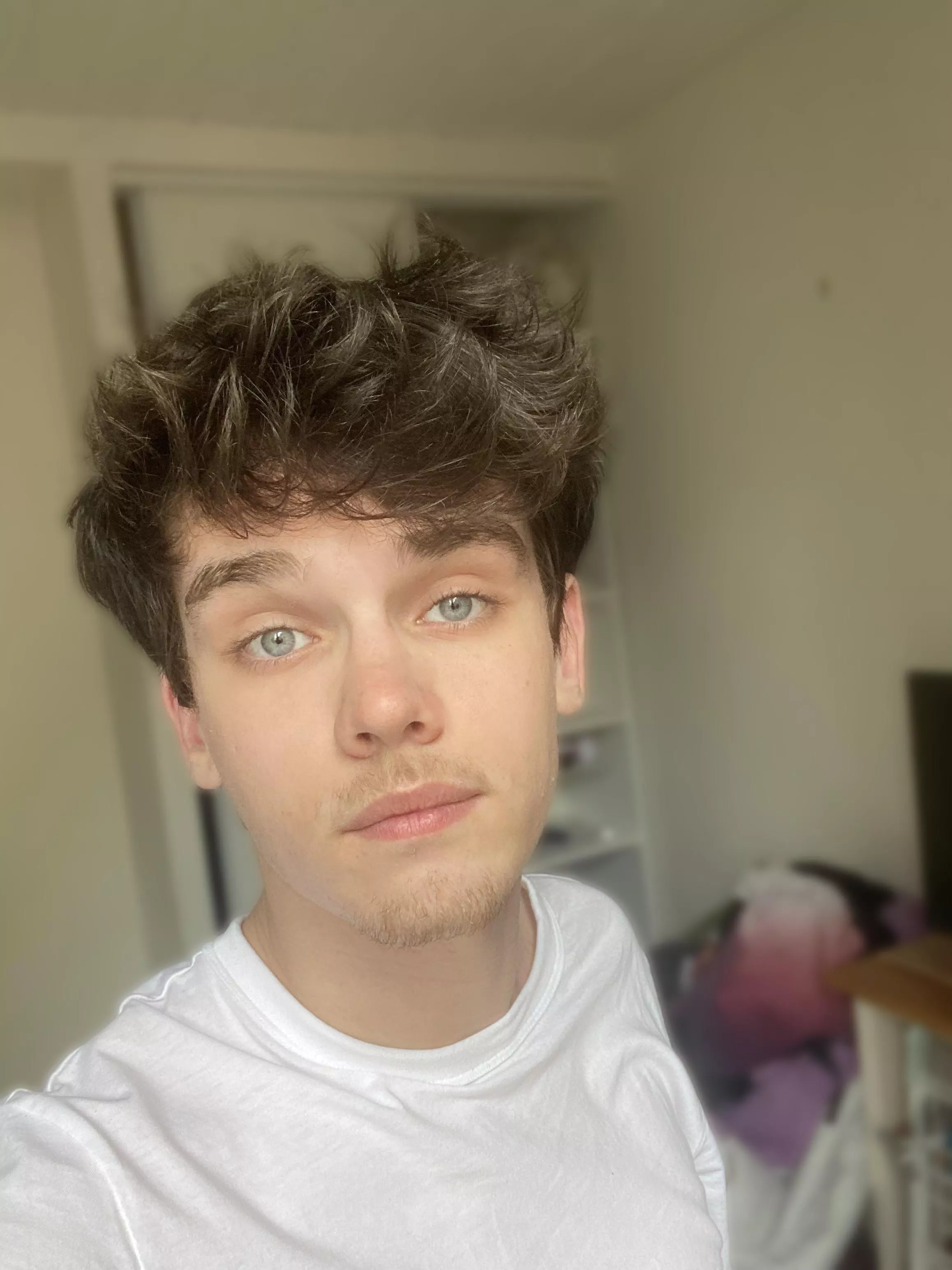 Need your help ! Should I cut the hair ?