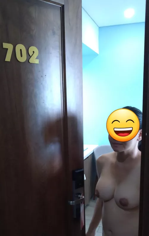 New room, New building, New city (f)